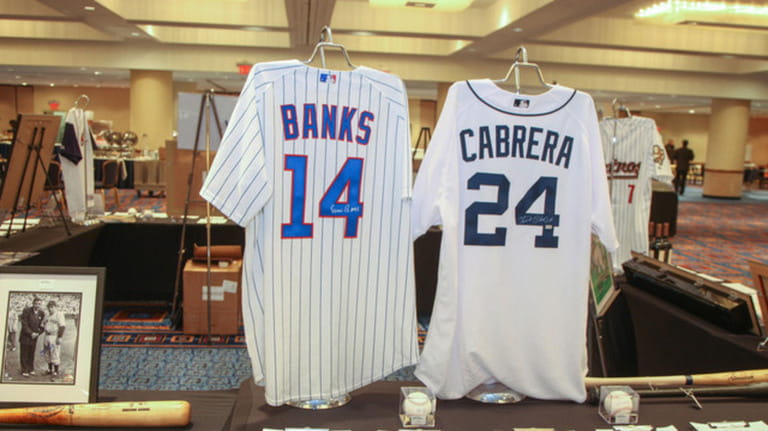 How to wear baseball jersey casually How to wear baseball jersey casually